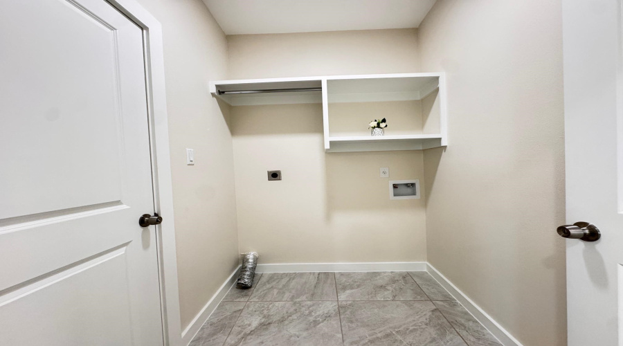 6709 El Freno, LAREDO, Texas 78046, 3 Bedrooms Bedrooms, 5 Rooms Rooms,2 BathroomsBathrooms,Residential,For Sale,6709 El Freno,20254324