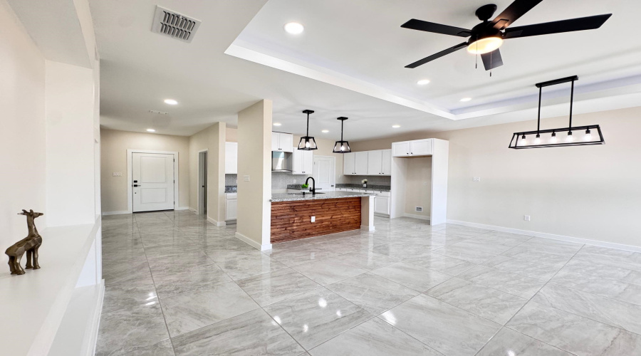 6709 El Freno, LAREDO, Texas 78046, 3 Bedrooms Bedrooms, 5 Rooms Rooms,2 BathroomsBathrooms,Residential,For Sale,6709 El Freno,20254324