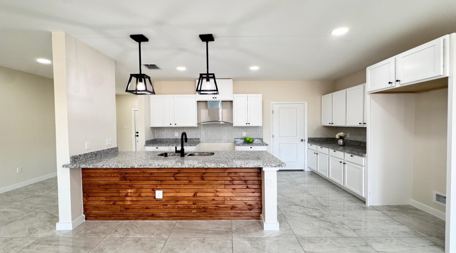 6709 El Freno, LAREDO, Texas 78046, 3 Bedrooms Bedrooms, 5 Rooms Rooms,2 BathroomsBathrooms,Residential,For Sale,6709 El Freno,20254324