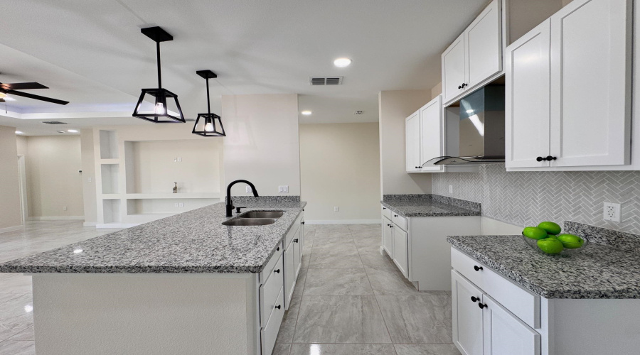 6709 El Freno, LAREDO, Texas 78046, 3 Bedrooms Bedrooms, 5 Rooms Rooms,2 BathroomsBathrooms,Residential,For Sale,6709 El Freno,20254324