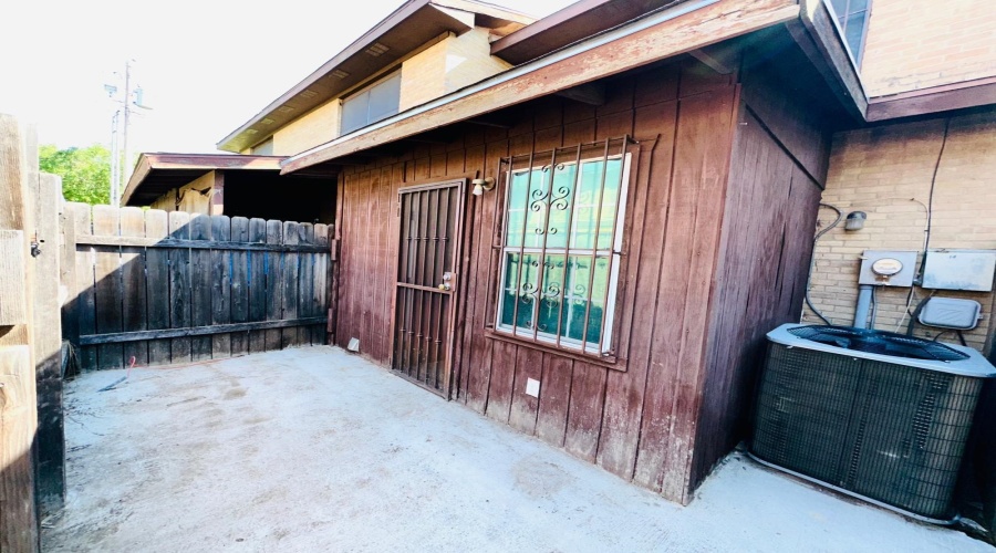 1300 Hillside Rd, Laredo, Texas 78041, 2 Bedrooms Bedrooms, 5 Rooms Rooms,1 BathroomBathrooms,Residential,For Rent,1300 Hillside Rd,20254327 1300 Hillside Rd, Laredo, Texas 78041, 2 Bedrooms Bedrooms, 5 Rooms Rooms,1 BathroomBathrooms,Residential,For Rent,1300 Hillside Rd,20254327