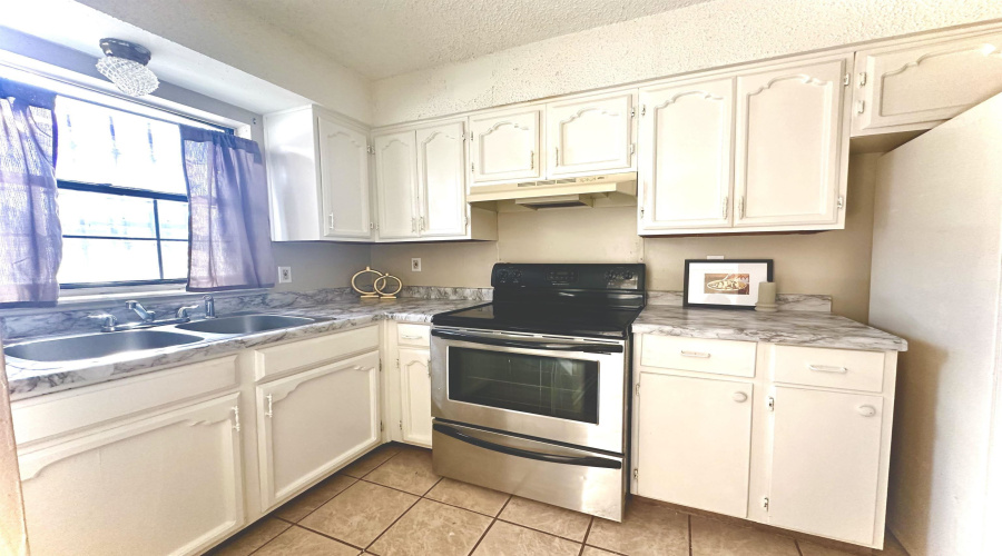 1300 Hillside Rd, Laredo, Texas 78041, 2 Bedrooms Bedrooms, 5 Rooms Rooms,1 BathroomBathrooms,Residential,For Rent,1300 Hillside Rd,20254327 1300 Hillside Rd, Laredo, Texas 78041, 2 Bedrooms Bedrooms, 5 Rooms Rooms,1 BathroomBathrooms,Residential,For Rent,1300 Hillside Rd,20254327