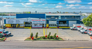 1613 Calle Del Norte, Laredo, Texas 78041-5933, 1 Room Rooms,4 BathroomsBathrooms,Commercial retail/office,For Sale,1613 Calle Del Norte,20254457