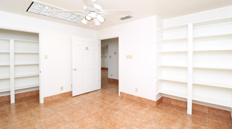 6108 McPherson Rd, Laredo, Texas 78041-6126, 6 Rooms Rooms,1 BathroomBathrooms,Commercial retail/office,For Rent,6108 McPherson Rd,20254511