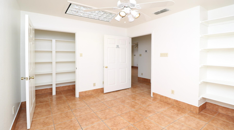 6108 McPherson Rd, Laredo, Texas 78041-6126, 6 Rooms Rooms,1 BathroomBathrooms,Commercial retail/office,For Rent,6108 McPherson Rd,20254511
