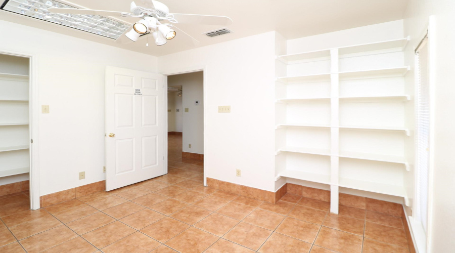 6108 McPherson Rd, Laredo, Texas 78041-6126, 6 Rooms Rooms,1 BathroomBathrooms,Commercial retail/office,For Rent,6108 McPherson Rd,20254511