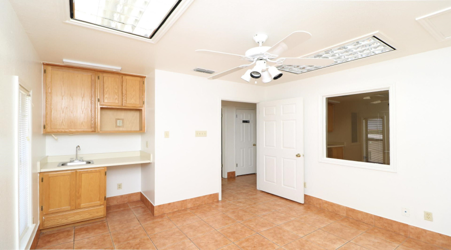 6108 McPherson Rd, Laredo, Texas 78041-6126, 6 Rooms Rooms,1 BathroomBathrooms,Commercial retail/office,For Rent,6108 McPherson Rd,20254511