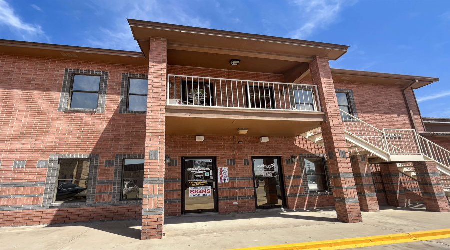 6108 McPherson Rd, Laredo, Texas 78041-6126, 6 Rooms Rooms,1 BathroomBathrooms,Commercial retail/office,For Rent,6108 McPherson Rd,20254511