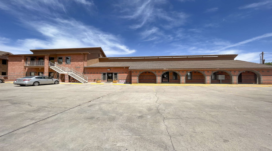 6108 McPherson Rd, Laredo, Texas 78041-6126, 6 Rooms Rooms,1 BathroomBathrooms,Commercial retail/office,For Rent,6108 McPherson Rd,20254511