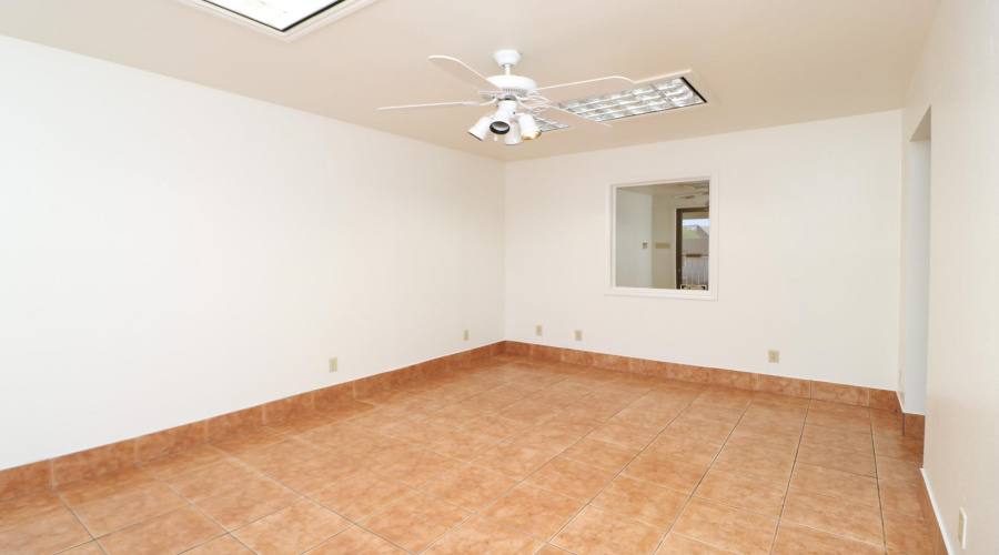 6108 McPherson Rd, Laredo, Texas 78041-6126, 6 Rooms Rooms,1 BathroomBathrooms,Commercial retail/office,For Rent,6108 McPherson Rd,20254511