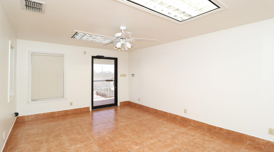 6108 McPherson Rd, Laredo, Texas 78041-6126, 6 Rooms Rooms,1 BathroomBathrooms,Commercial retail/office,For Rent,6108 McPherson Rd,20254511