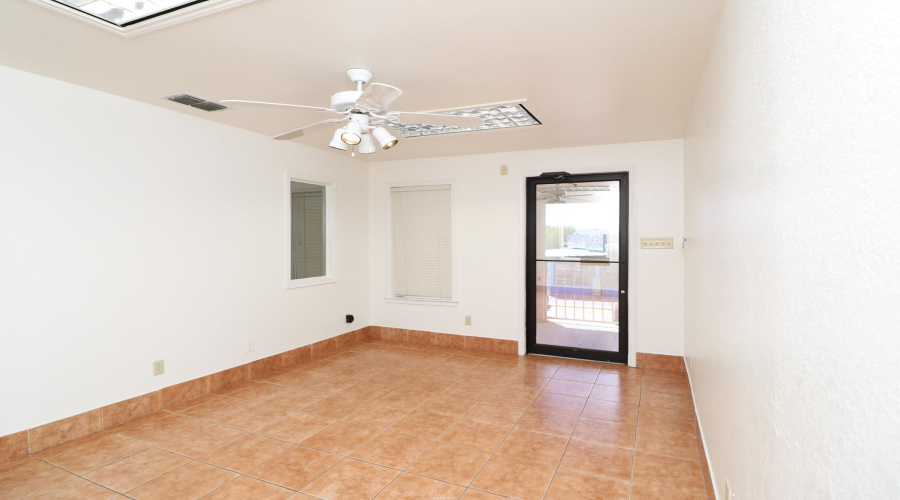 6108 McPherson Rd, Laredo, Texas 78041-6126, 6 Rooms Rooms,1 BathroomBathrooms,Commercial retail/office,For Rent,6108 McPherson Rd,20254511