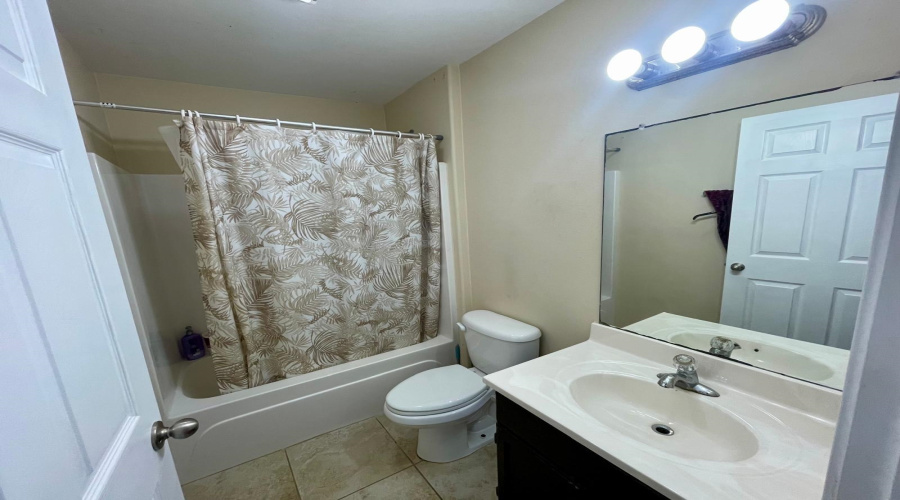 2038 Port Miami St, LAREDO, Texas 78045-0000, 3 Bedrooms Bedrooms, 4 Rooms Rooms,2 BathroomsBathrooms,Residential,For Sale,2038 Port Miami St,20254331