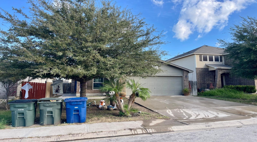 2038 Port Miami St, LAREDO, Texas 78045-0000, 3 Bedrooms Bedrooms, 4 Rooms Rooms,2 BathroomsBathrooms,Residential,For Sale,2038 Port Miami St,20254331