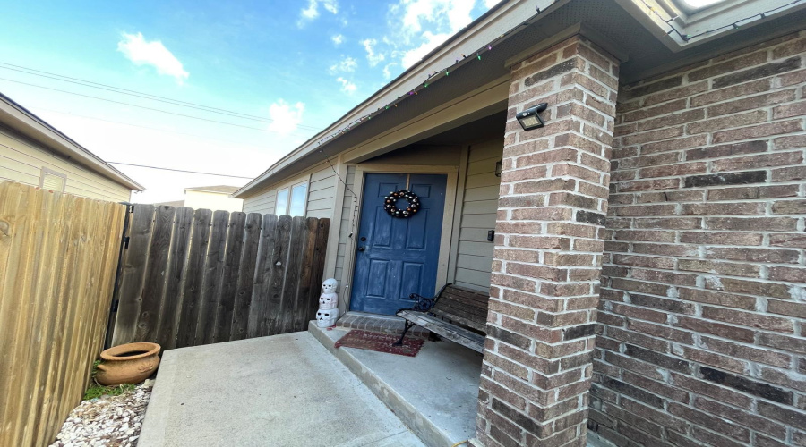 2038 Port Miami St, LAREDO, Texas 78045-0000, 3 Bedrooms Bedrooms, 4 Rooms Rooms,2 BathroomsBathrooms,Residential,For Sale,2038 Port Miami St,20254331