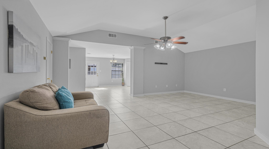 10216 Comet Dr, LAREDO, Texas 78045, 3 Bedrooms Bedrooms, 5 Rooms Rooms,2 BathroomsBathrooms,Residential,For Sale,10216 Comet Dr,20254334