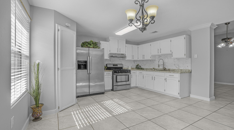10216 Comet Dr, LAREDO, Texas 78045, 3 Bedrooms Bedrooms, 5 Rooms Rooms,2 BathroomsBathrooms,Residential,For Sale,10216 Comet Dr,20254334