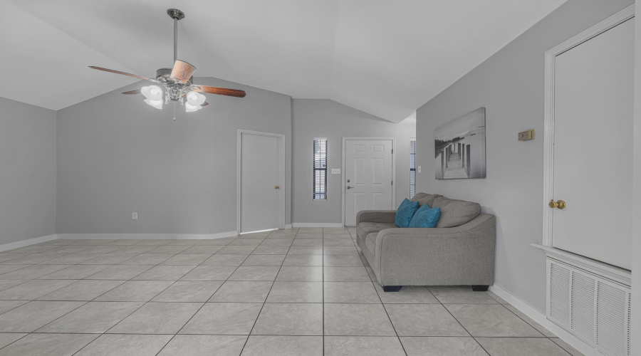 10216 Comet Dr, LAREDO, Texas 78045, 3 Bedrooms Bedrooms, 5 Rooms Rooms,2 BathroomsBathrooms,Residential,For Sale,10216 Comet Dr,20254334