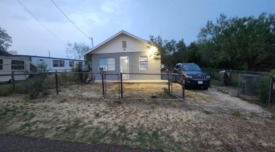 5308 Salvador Ln., Zapata, Texas 78076, 3 Bedrooms Bedrooms, 5 Rooms Rooms,1 BathroomBathrooms,Residential,For Sale,5308 Salvador Ln.,20254337