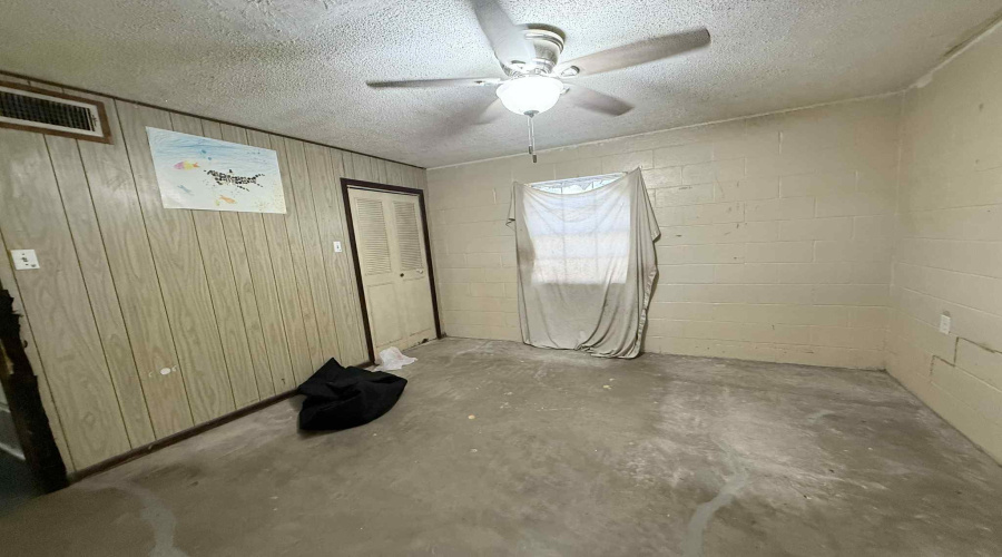 3020 Galveston St, Laredo, Texas 78043, 4 Bedrooms Bedrooms, 8 Rooms Rooms,2 BathroomsBathrooms,Residential,For Sale,3020 Galveston St,20254341