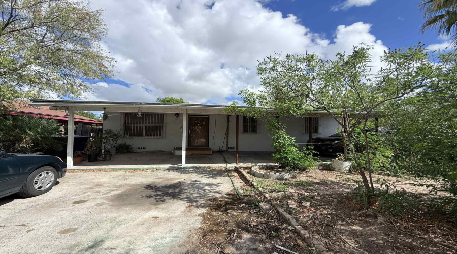 3020 Galveston St, Laredo, Texas 78043, 4 Bedrooms Bedrooms, 8 Rooms Rooms,2 BathroomsBathrooms,Residential,For Sale,3020 Galveston St,20254341