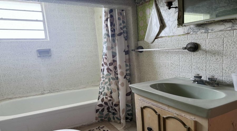3020 Galveston St, Laredo, Texas 78043, 4 Bedrooms Bedrooms, 8 Rooms Rooms,2 BathroomsBathrooms,Residential,For Sale,3020 Galveston St,20254341