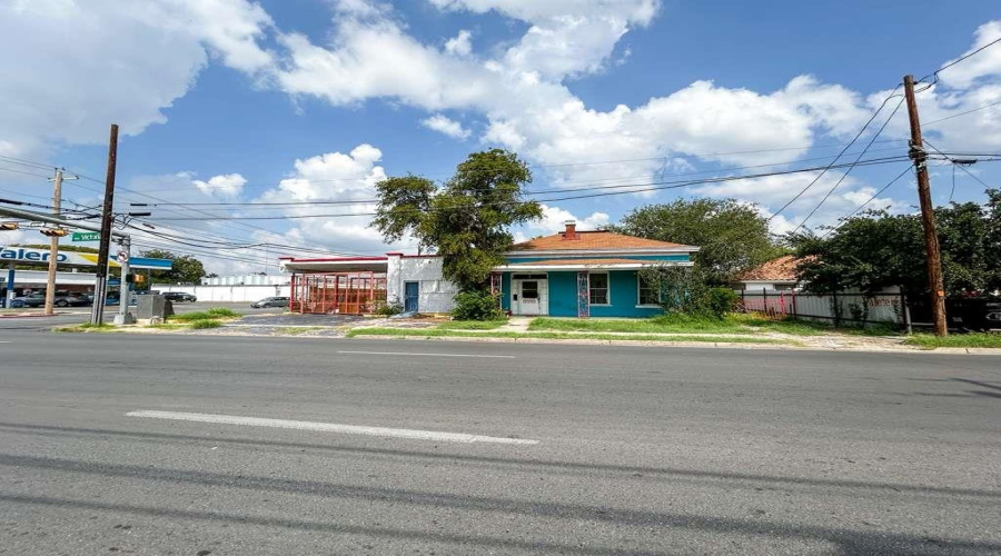 1416 Victoria St, LAREDO, Texas 78040, 1 Room Rooms,3 BathroomsBathrooms,Commercial retail/office,For Sale,1416 Victoria St,20254561