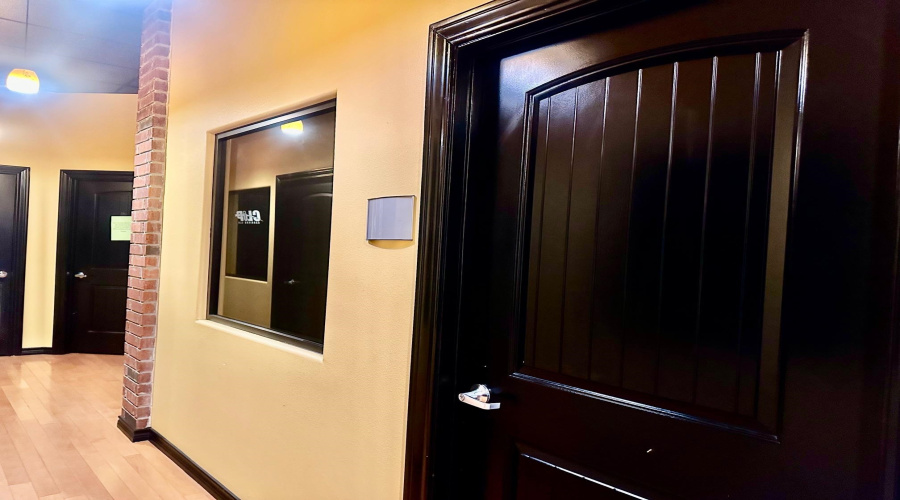 414 Shiloh Dr, Laredo, Texas 78045, 6 Rooms Rooms,1 BathroomBathrooms,Commercial retail/office,For Rent,414 Shiloh Dr,20254582