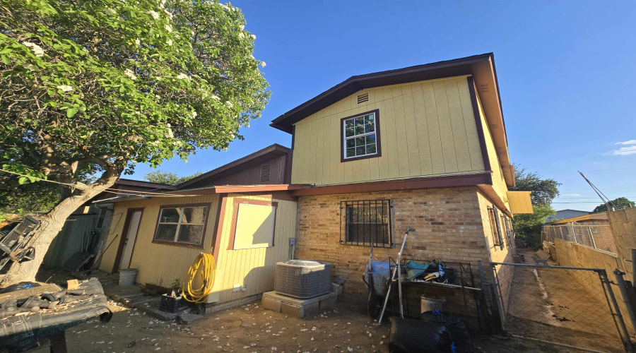 2604 Boulanger St, Laredo, Texas 78046, 4 Bedrooms Bedrooms, 9 Rooms Rooms,3 BathroomsBathrooms,Residential,For Sale,2604 Boulanger St,20254347