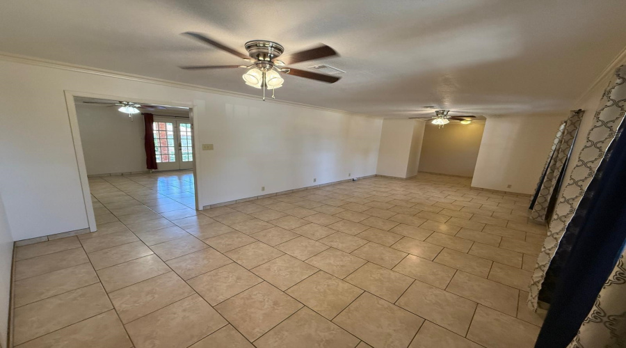 1105 Hill Place Dr, Laredo, Texas 78045, 3 Bedrooms Bedrooms, 6 Rooms Rooms,2 BathroomsBathrooms,Residential,For Rent,1105 Hill Place Dr,20254349