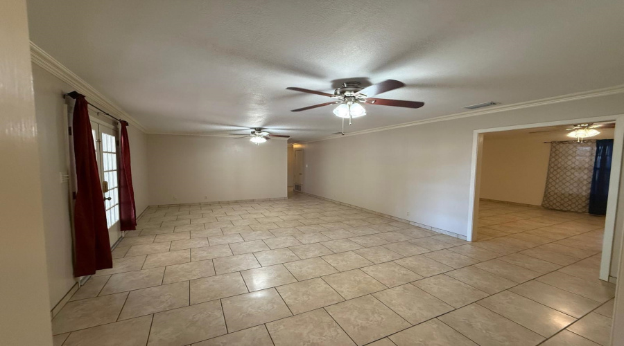 1105 Hill Place Dr, Laredo, Texas 78045, 3 Bedrooms Bedrooms, 6 Rooms Rooms,2 BathroomsBathrooms,Residential,For Rent,1105 Hill Place Dr,20254349