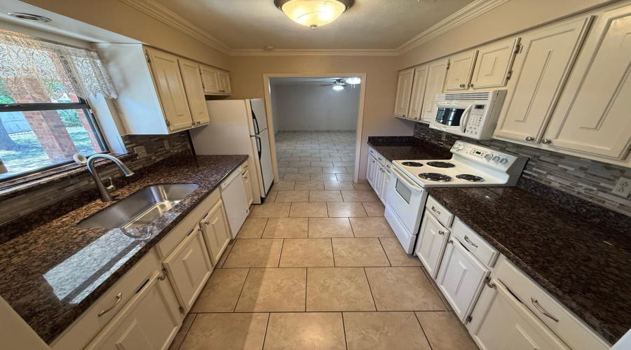 1105 Hill Place Dr, Laredo, Texas 78045, 3 Bedrooms Bedrooms, 6 Rooms Rooms,2 BathroomsBathrooms,Residential,For Rent,1105 Hill Place Dr,20254349