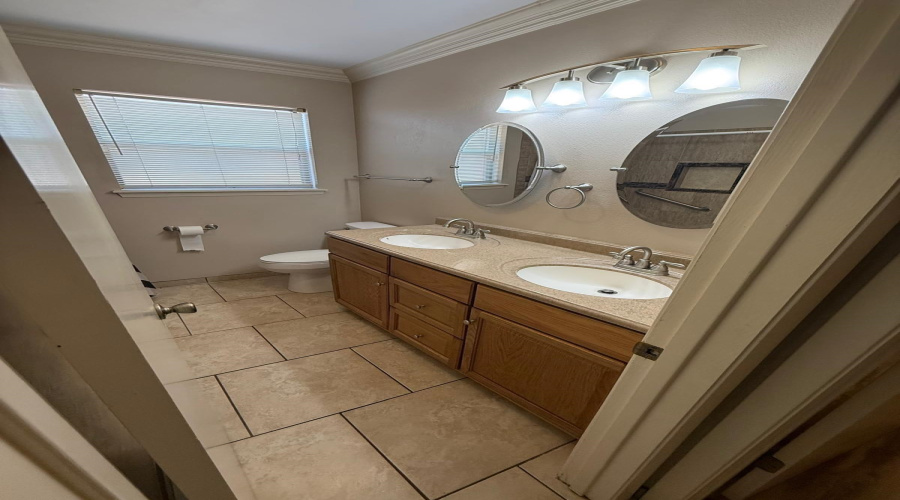 1105 Hill Place Dr, Laredo, Texas 78045, 3 Bedrooms Bedrooms, 6 Rooms Rooms,2 BathroomsBathrooms,Residential,For Rent,1105 Hill Place Dr,20254349