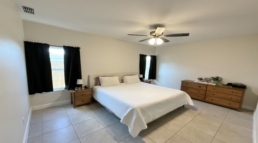 9957 Grotto Dr., Laredo, Texas 78045, 4 Bedrooms Bedrooms, 6 Rooms Rooms,2 BathroomsBathrooms,Residential,For Sale,9957 Grotto Dr.,20254353 9957 Grotto Dr., Laredo, Texas 78045, 4 Bedrooms Bedrooms, 6 Rooms Rooms,2 BathroomsBathrooms,Residential,For Sale,9957 Grotto Dr.,20254353