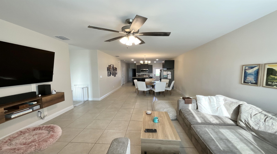 9957 Grotto Dr., Laredo, Texas 78045, 4 Bedrooms Bedrooms, 6 Rooms Rooms,2 BathroomsBathrooms,Residential,For Sale,9957 Grotto Dr.,20254353 9957 Grotto Dr., Laredo, Texas 78045, 4 Bedrooms Bedrooms, 6 Rooms Rooms,2 BathroomsBathrooms,Residential,For Sale,9957 Grotto Dr.,20254353