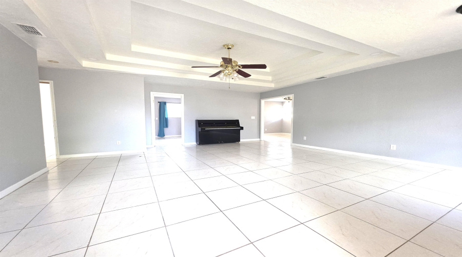 415 Falcon Ave., Zapata, Texas 78076, 3 Bedrooms Bedrooms, 6 Rooms Rooms,2 BathroomsBathrooms,Residential,For Sale,415 Falcon Ave.,20254354