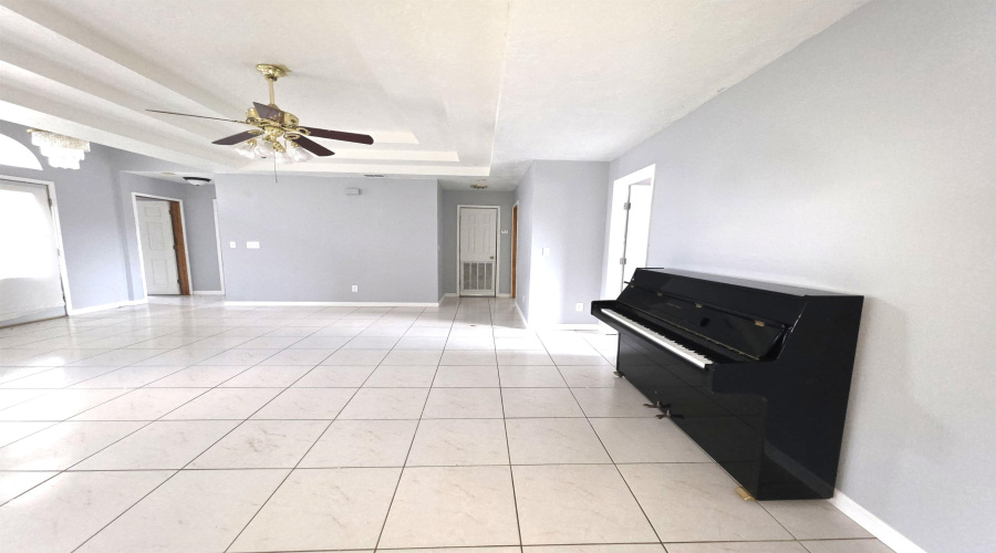 415 Falcon Ave., Zapata, Texas 78076, 3 Bedrooms Bedrooms, 6 Rooms Rooms,2 BathroomsBathrooms,Residential,For Sale,415 Falcon Ave.,20254354