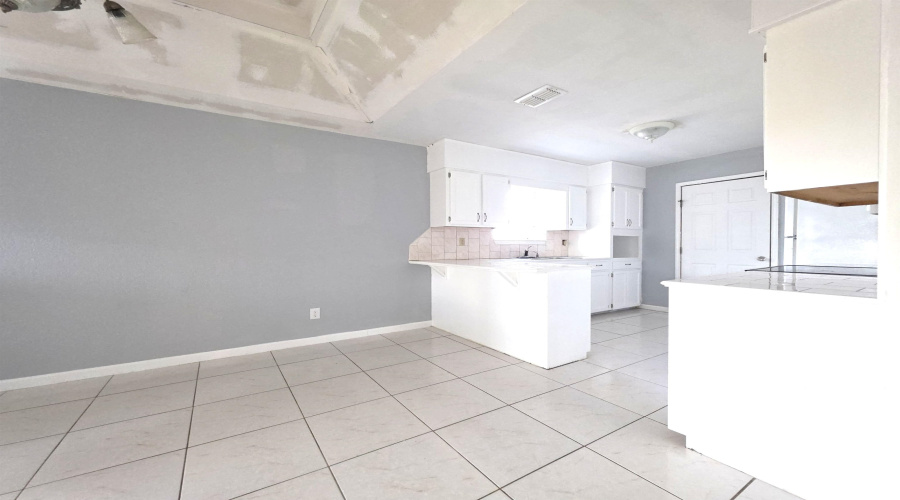 415 Falcon Ave., Zapata, Texas 78076, 3 Bedrooms Bedrooms, 6 Rooms Rooms,2 BathroomsBathrooms,Residential,For Sale,415 Falcon Ave.,20254354