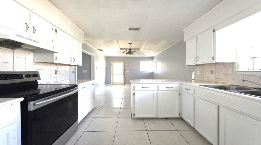 415 Falcon Ave., Zapata, Texas 78076, 3 Bedrooms Bedrooms, 6 Rooms Rooms,2 BathroomsBathrooms,Residential,For Sale,415 Falcon Ave.,20254354