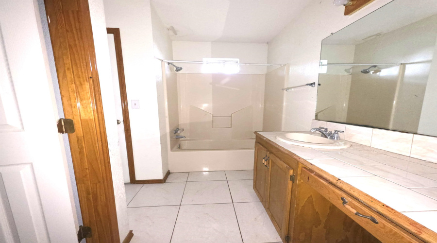 415 Falcon Ave., Zapata, Texas 78076, 3 Bedrooms Bedrooms, 6 Rooms Rooms,2 BathroomsBathrooms,Residential,For Sale,415 Falcon Ave.,20254354