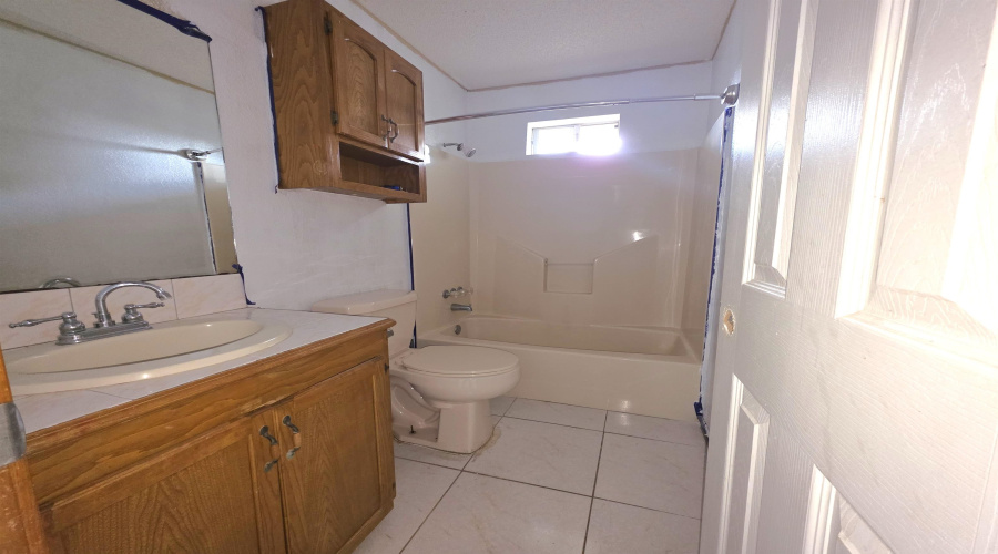 415 Falcon Ave., Zapata, Texas 78076, 3 Bedrooms Bedrooms, 6 Rooms Rooms,2 BathroomsBathrooms,Residential,For Sale,415 Falcon Ave.,20254354