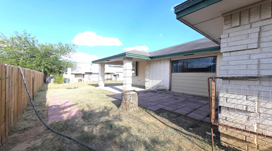 415 Falcon Ave., Zapata, Texas 78076, 3 Bedrooms Bedrooms, 6 Rooms Rooms,2 BathroomsBathrooms,Residential,For Sale,415 Falcon Ave.,20254354