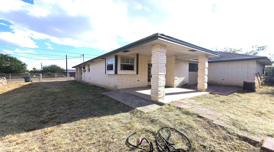 415 Falcon Ave., Zapata, Texas 78076, 3 Bedrooms Bedrooms, 6 Rooms Rooms,2 BathroomsBathrooms,Residential,For Sale,415 Falcon Ave.,20254354
