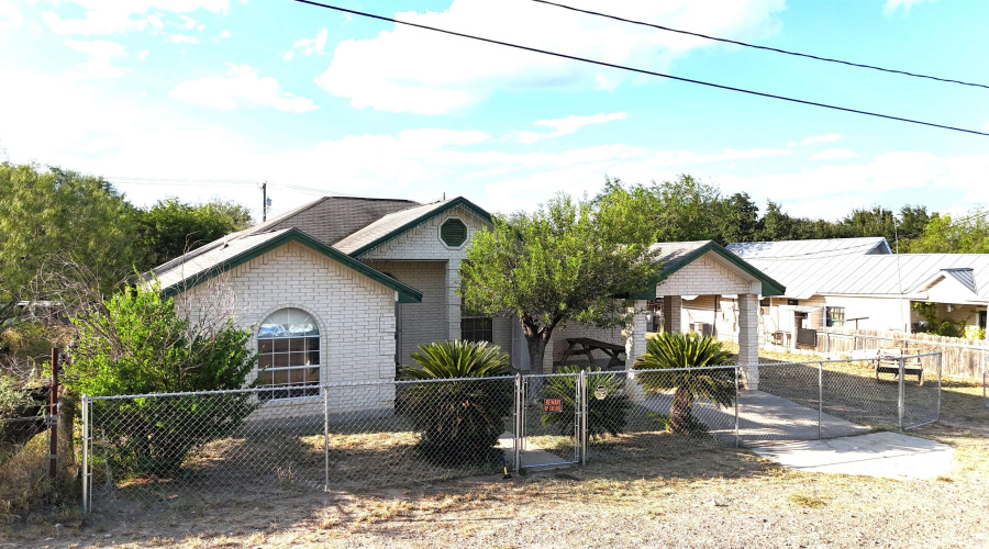 415 Falcon Ave., Zapata, Texas 78076, 3 Bedrooms Bedrooms, 6 Rooms Rooms,2 BathroomsBathrooms,Residential,For Sale,415 Falcon Ave.,20254354