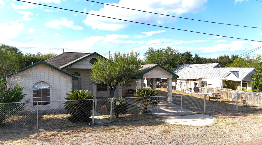 415 Falcon Ave., Zapata, Texas 78076, 3 Bedrooms Bedrooms, 6 Rooms Rooms,2 BathroomsBathrooms,Residential,For Sale,415 Falcon Ave.,20254354