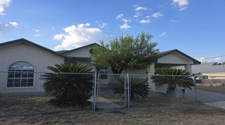 415 Falcon Ave., Zapata, Texas 78076, 3 Bedrooms Bedrooms, 6 Rooms Rooms,2 BathroomsBathrooms,Residential,For Sale,415 Falcon Ave.,20254354