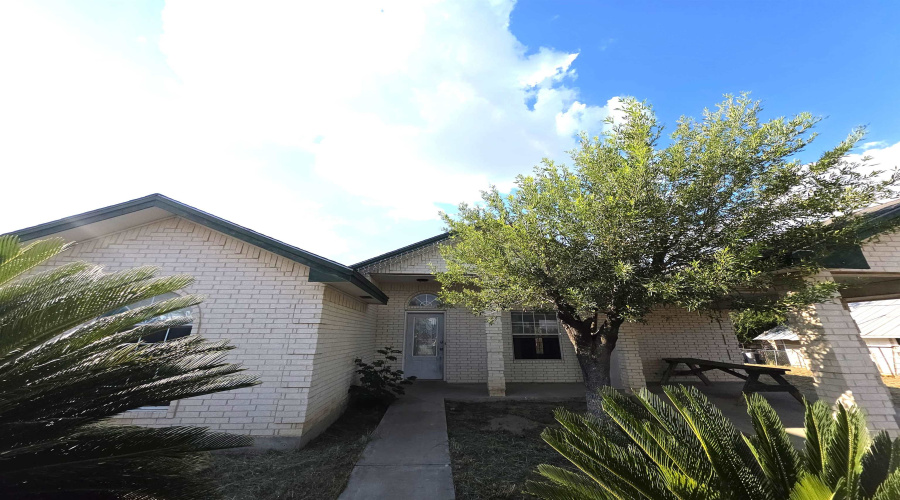 415 Falcon Ave., Zapata, Texas 78076, 3 Bedrooms Bedrooms, 6 Rooms Rooms,2 BathroomsBathrooms,Residential,For Sale,415 Falcon Ave.,20254354