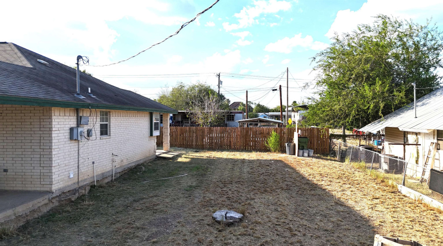 415 Falcon Ave., Zapata, Texas 78076, 3 Bedrooms Bedrooms, 6 Rooms Rooms,2 BathroomsBathrooms,Residential,For Sale,415 Falcon Ave.,20254354