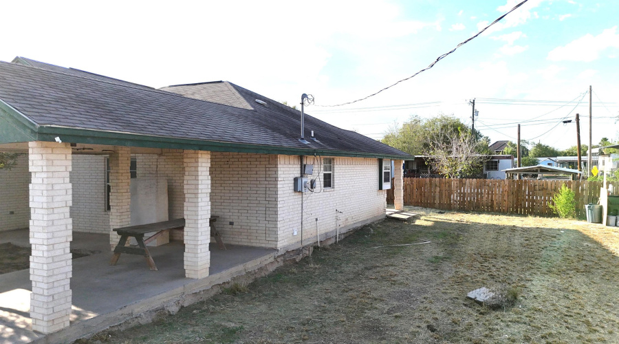 415 Falcon Ave., Zapata, Texas 78076, 3 Bedrooms Bedrooms, 6 Rooms Rooms,2 BathroomsBathrooms,Residential,For Sale,415 Falcon Ave.,20254354