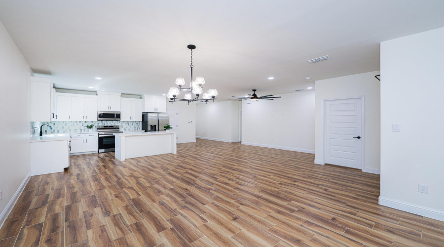 717 Journey Loop, Laredo, Texas 78045, 4 Bedrooms Bedrooms, 6 Rooms Rooms,2 BathroomsBathrooms,Residential,For Sale,717 Journey Loop,20254359